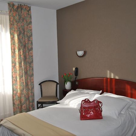 Hotel Le Ty-Lann Saint-Ave Bagian luar foto