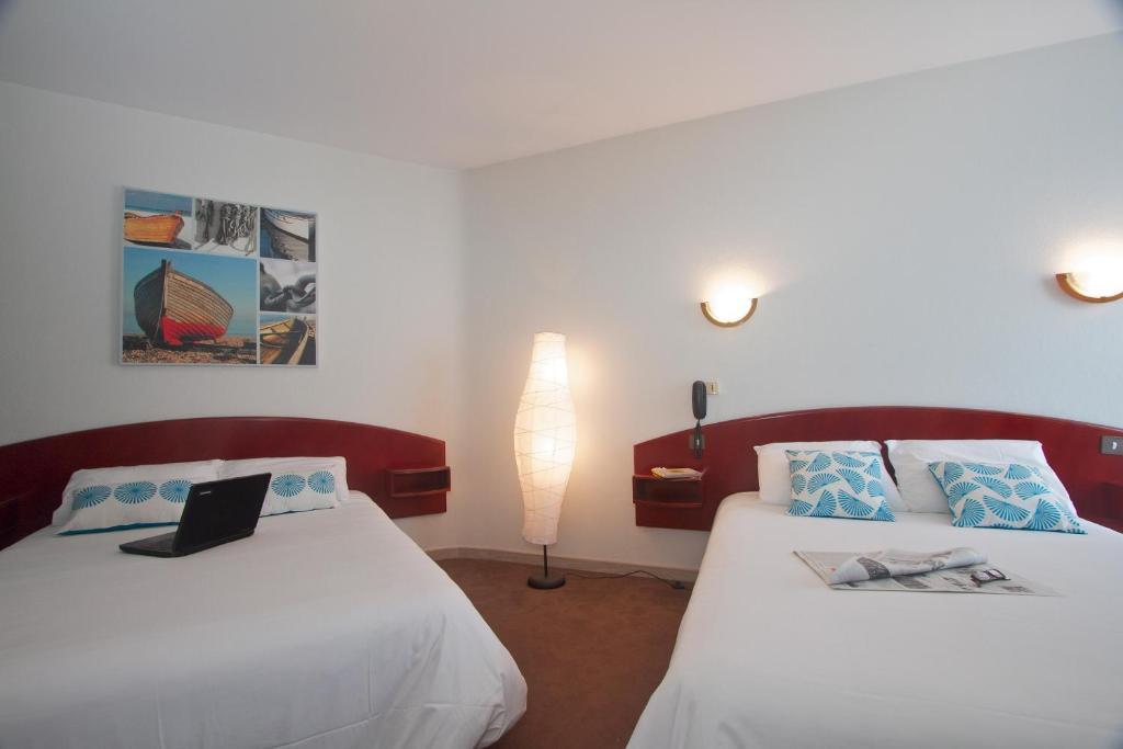 Hotel Le Ty-Lann Saint-Ave Bagian luar foto