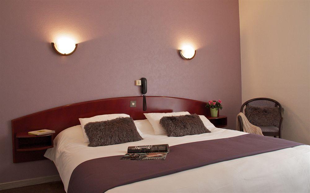 Hotel Le Ty-Lann Saint-Ave Bagian luar foto