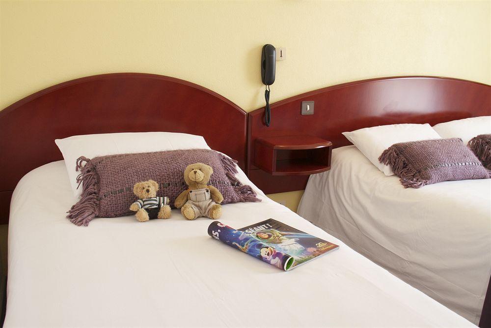 Hotel Le Ty-Lann Saint-Ave Bagian luar foto