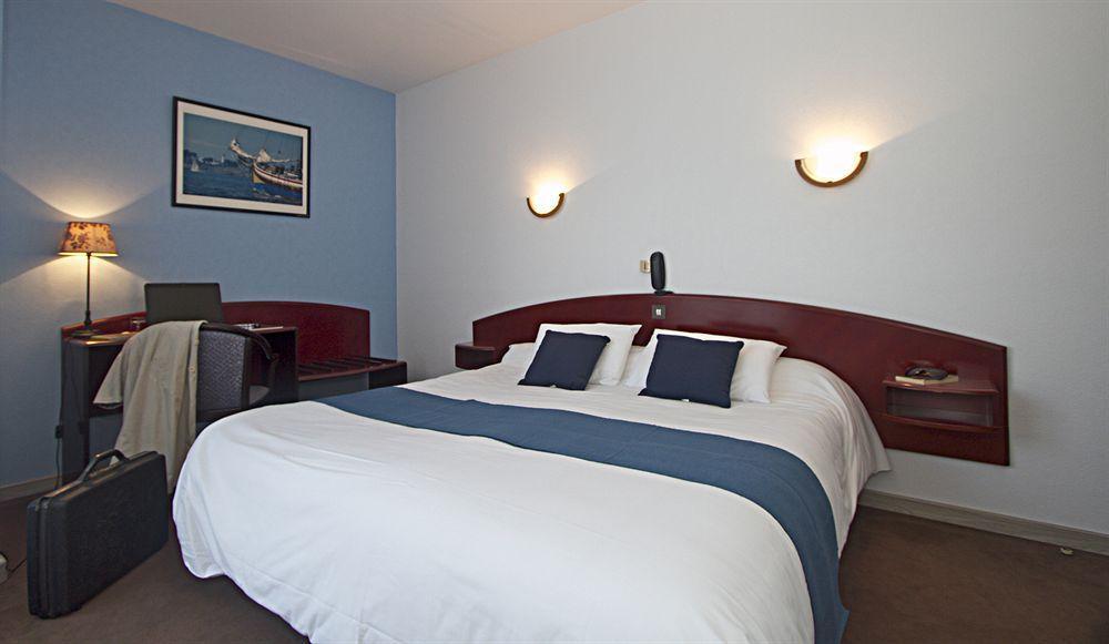 Hotel Le Ty-Lann Saint-Ave Bagian luar foto