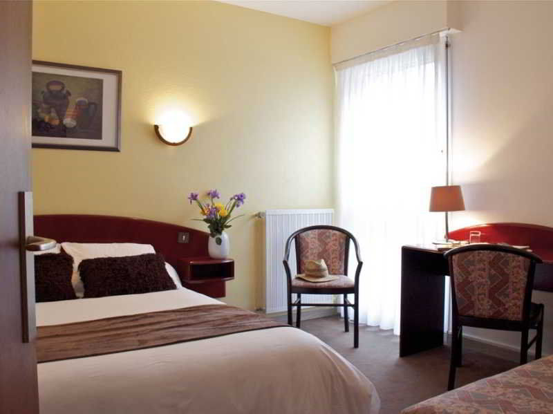 Hotel Le Ty-Lann Saint-Ave Bagian luar foto