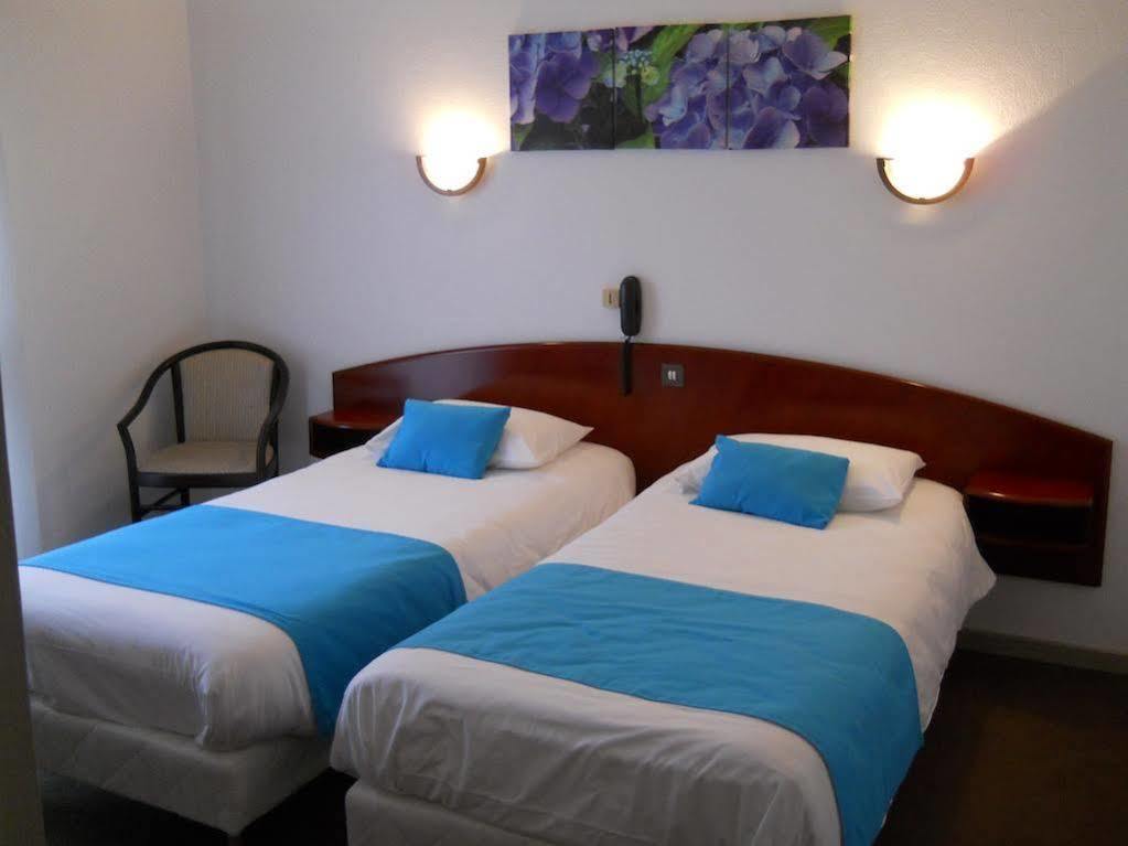 Hotel Le Ty-Lann Saint-Ave Bagian luar foto