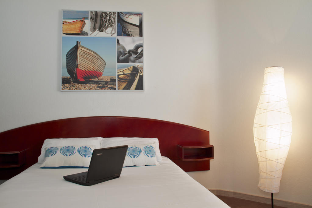 Hotel Le Ty-Lann Saint-Ave Bagian luar foto