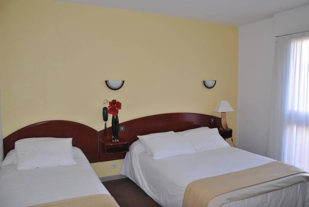 Hotel Le Ty-Lann Saint-Ave Bagian luar foto